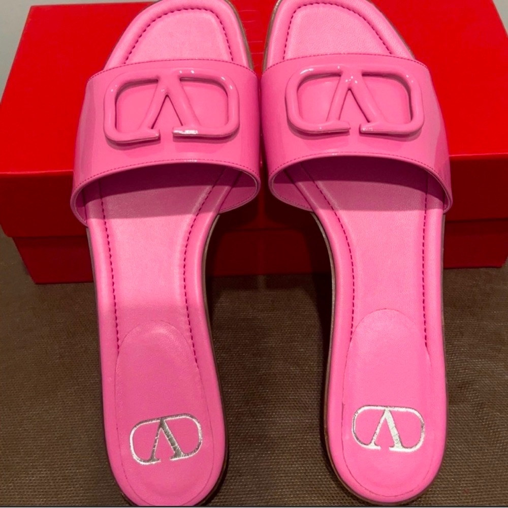 Valentino Garavani V Logo Barbie Pink! dust bags and box! Size 40